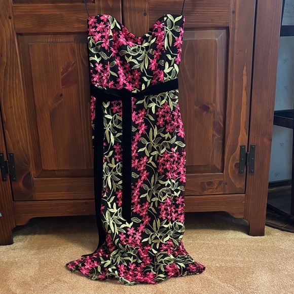 Fate Dresses & Skirts - Fate Strapless Black and Pink Floral Dress